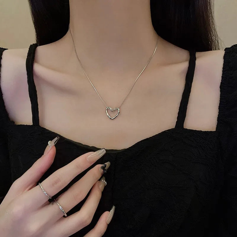 Necklace Twist Hollow Heart