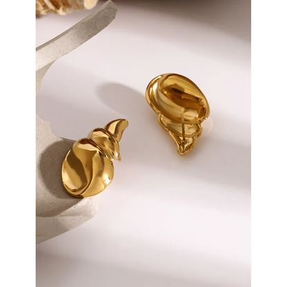 Three-dimensional Glossy Conch Earrings