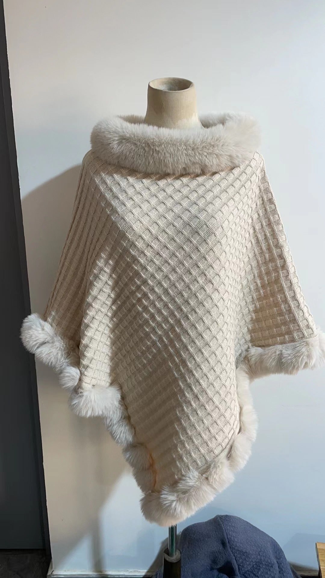 Rabbit Fur Collar Shawl