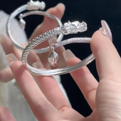 Bracelet Dragon Waving Its Tail